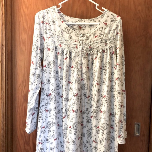 Long sleeve nightgown with flowers and cardinals size medium - Picture 1 of 8